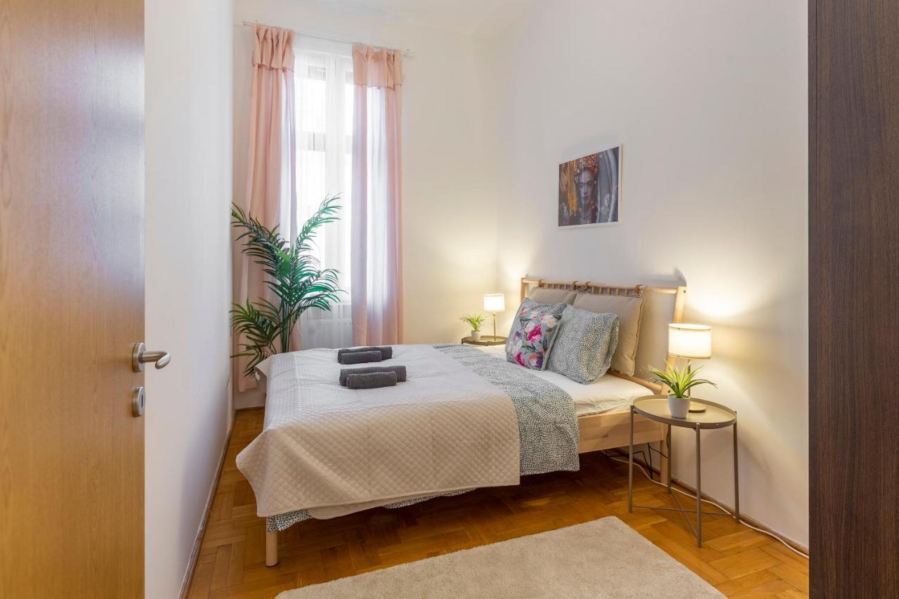 Cozy Home By Bella In The Heart Of Budapest Exterior foto