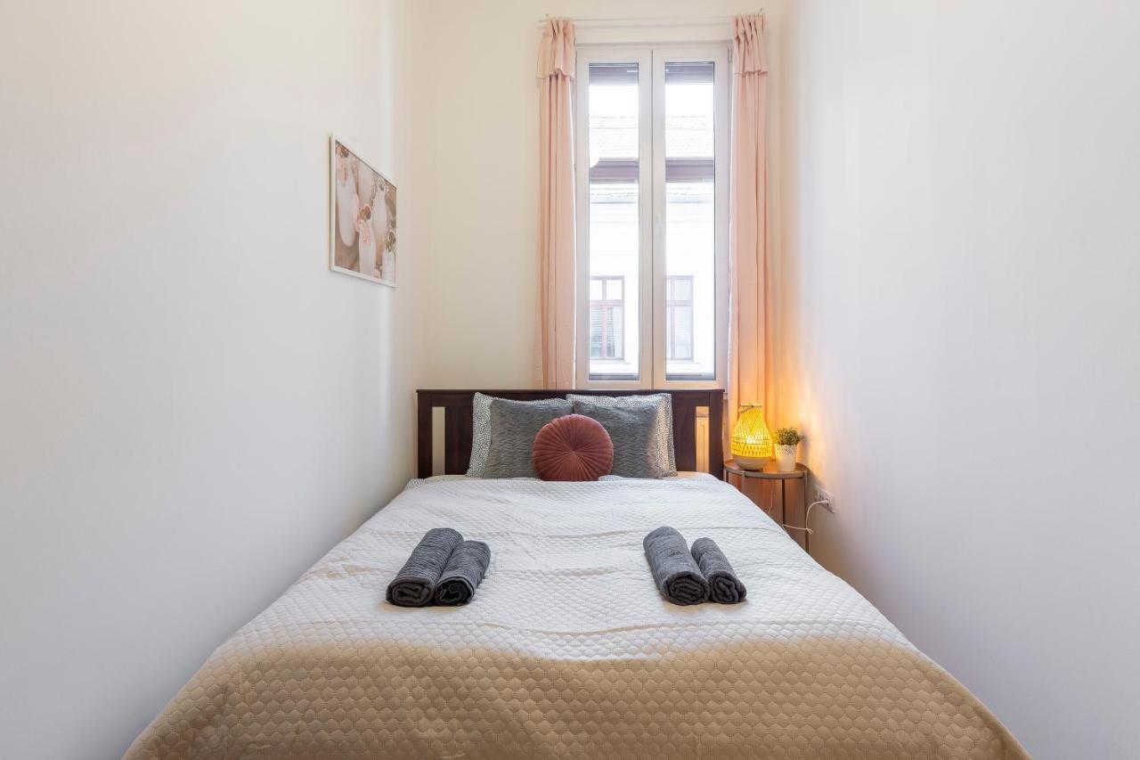 Cozy Home By Bella In The Heart Of Budapest Exterior foto